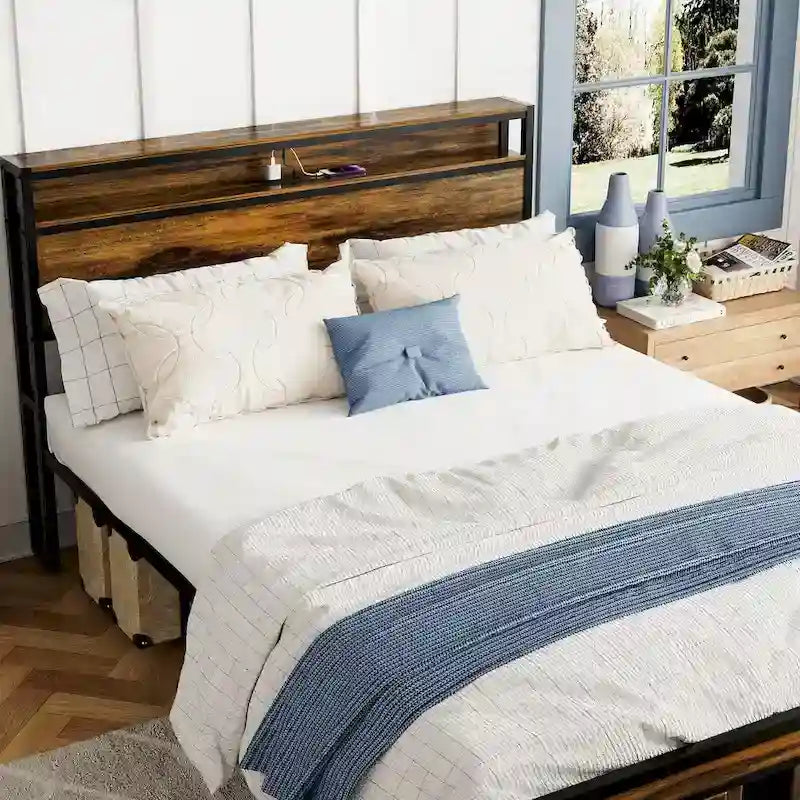 Lit plateforme Queen Size avec tête de lit de rangement et LED